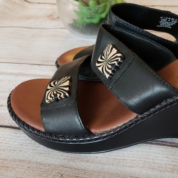Naturalizer Wedge Sandals ~ 8 - Picture 2 of 11